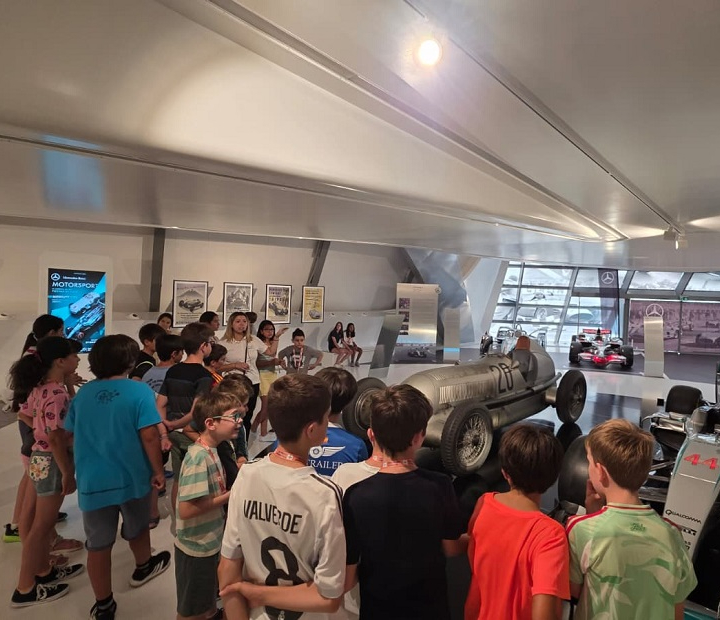 Niñas y niños exploran Tecnología, creatividad y movilidad del futuro en el Bootcamp de Ellas Hablan Código en Mobility City